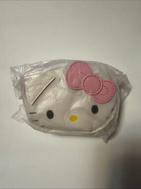 Hello Kitty White Coin Pouch with Pink Bow Accent